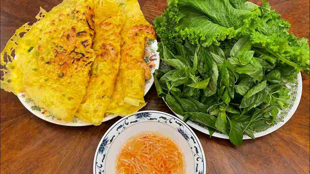 Bánh xèo miền Nam có kích thước rất lớn so với bánh của miền Trung