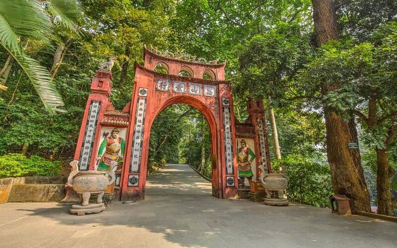 Đền Hùng là địa điểm du lịch nổi tiếng nhất tại tỉnh Phú Thọ