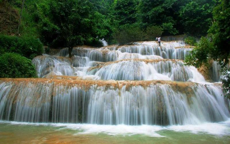 Thác Mây là một ngọn thác bắt nguồn từ đỉnh núi Hem