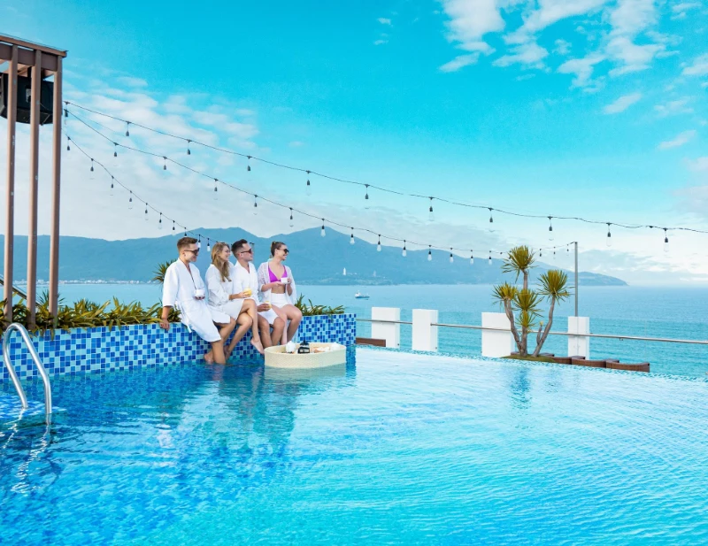 Đa dạng khách sạn Đà Nẵng có hồ bơi view biển "đỉnh chóp"